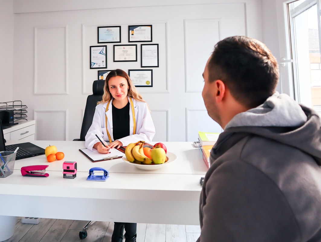 Nutritionist consultation and meal planning session